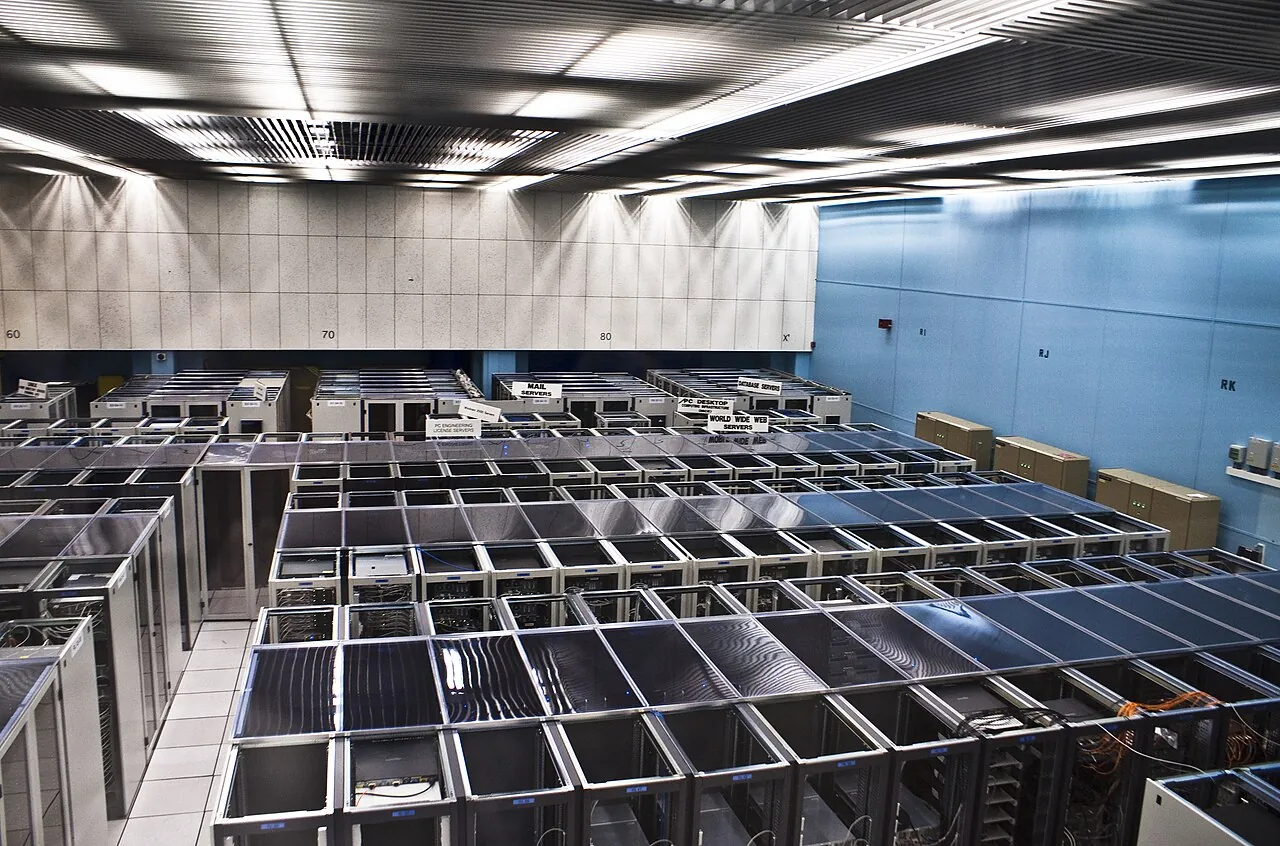 Salle de serveurs du CERN en Suisse, photographiée par Florian Hirzinger en février 2009.